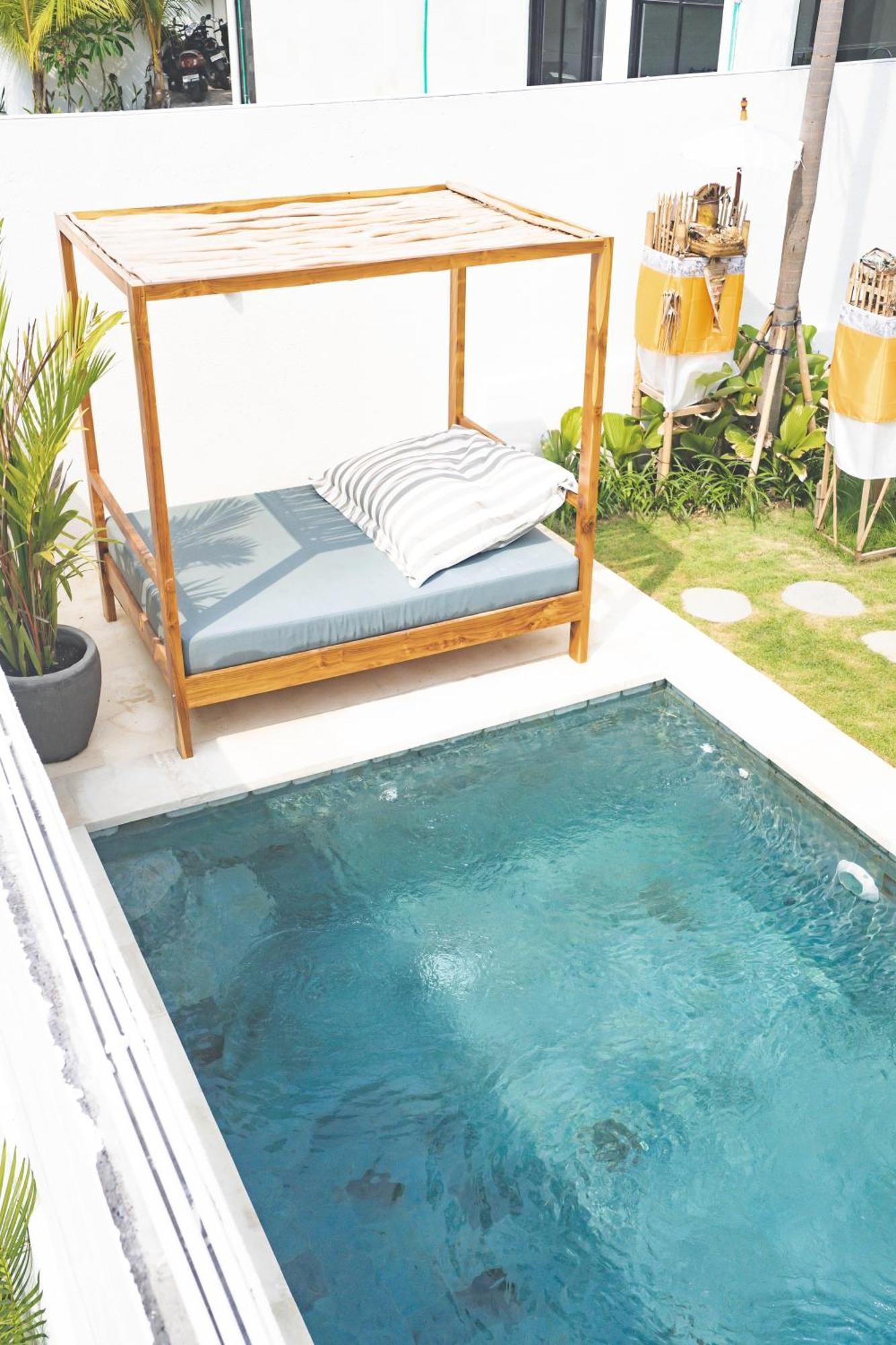 Cari Surf Camp & Studio'S Uluwatu  Bilik gambar
