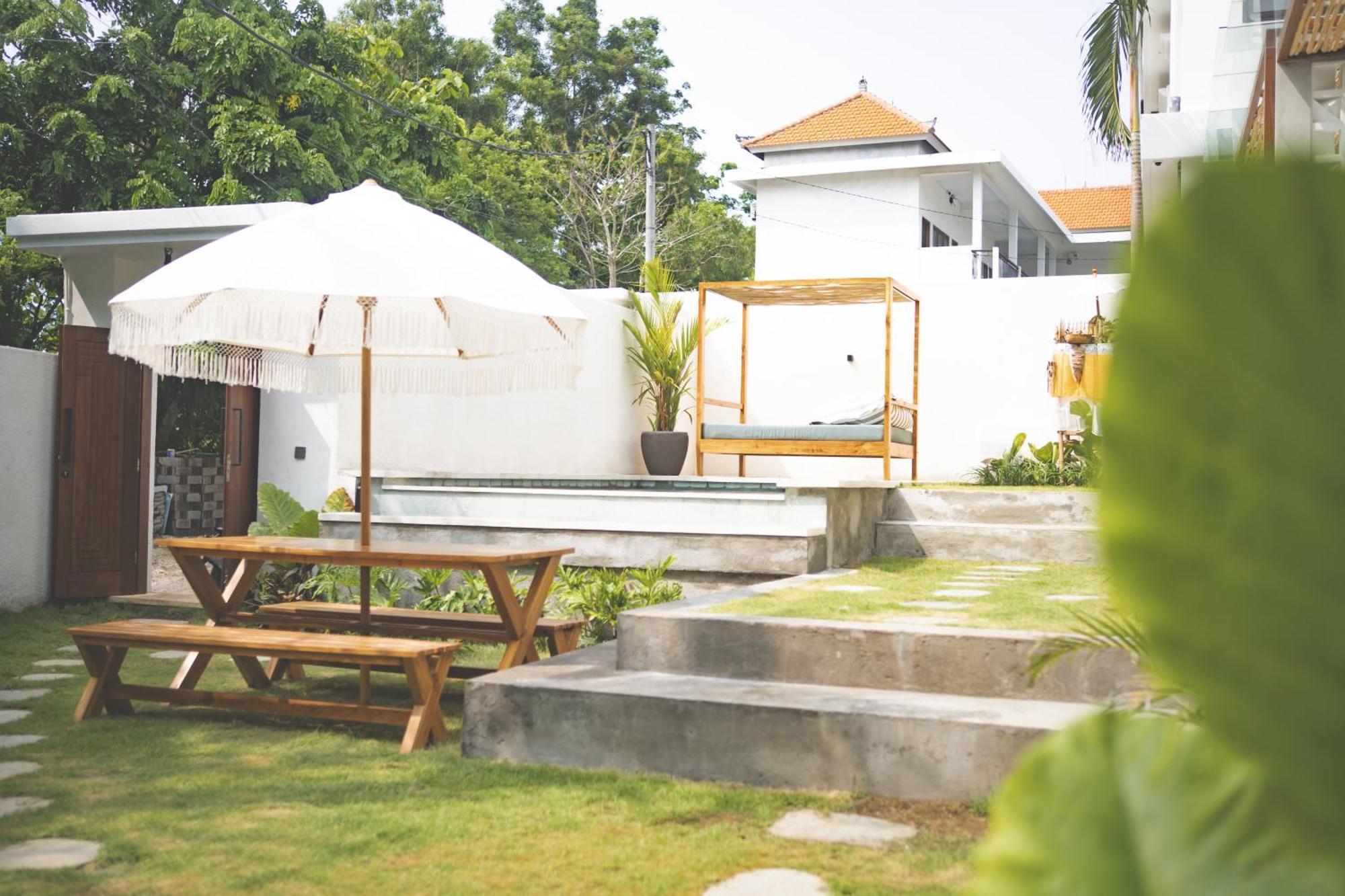 Cari Surf Camp & Studio'S Uluwatu  Bilik gambar