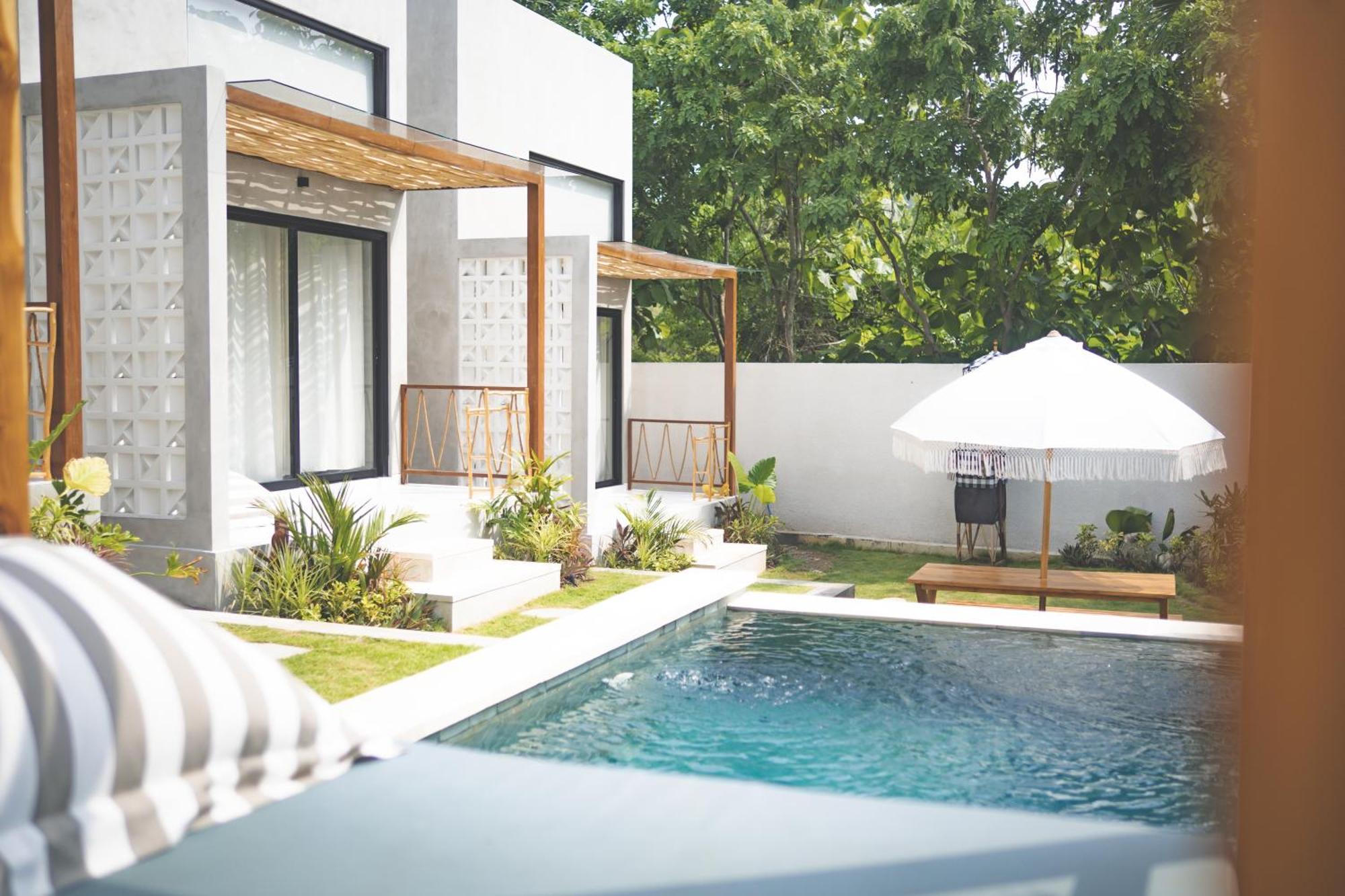 Cari Surf Camp & Studio'S Uluwatu  Bilik gambar