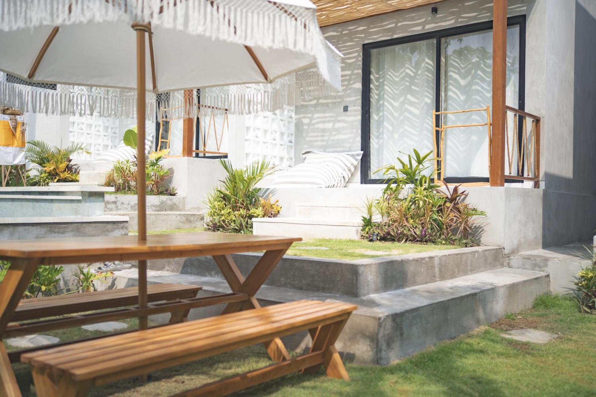 Cari Surf Camp & Studio'S Uluwatu  Bilik gambar
