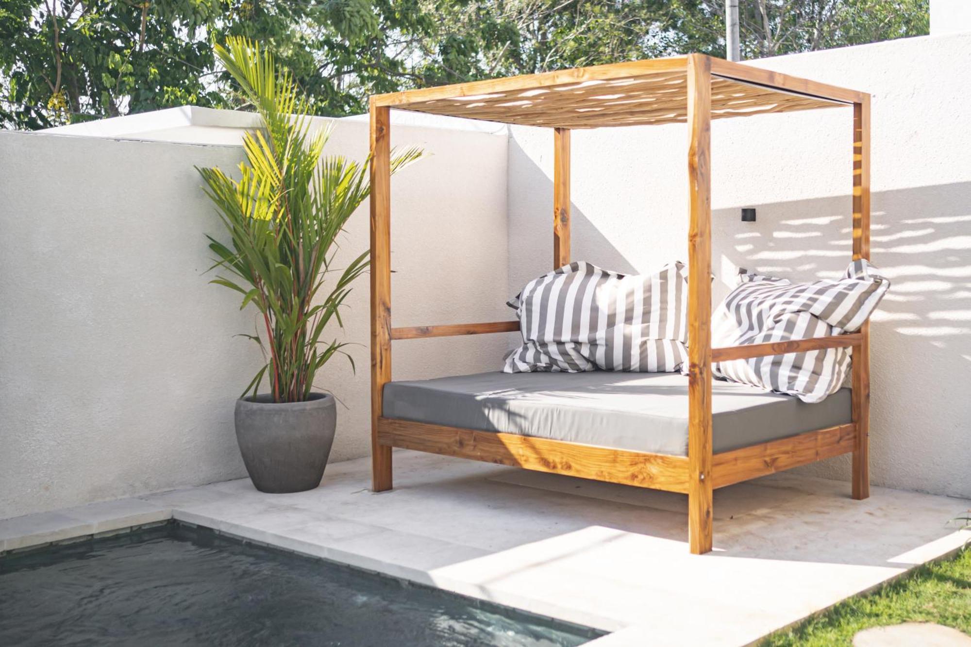 Cari Surf Camp & Studio'S Uluwatu  Bilik gambar
