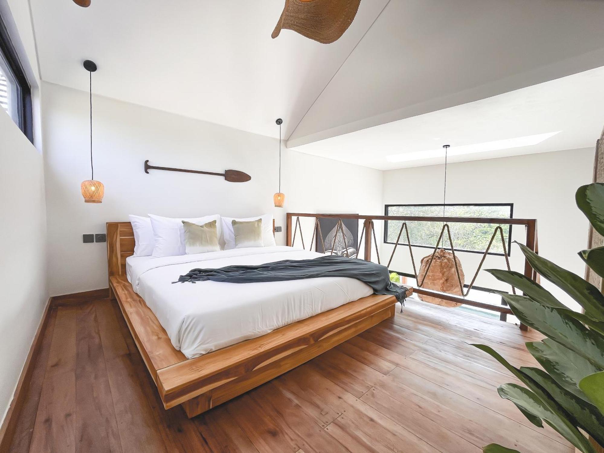 Cari Surf Camp & Studio'S Uluwatu  Bilik gambar