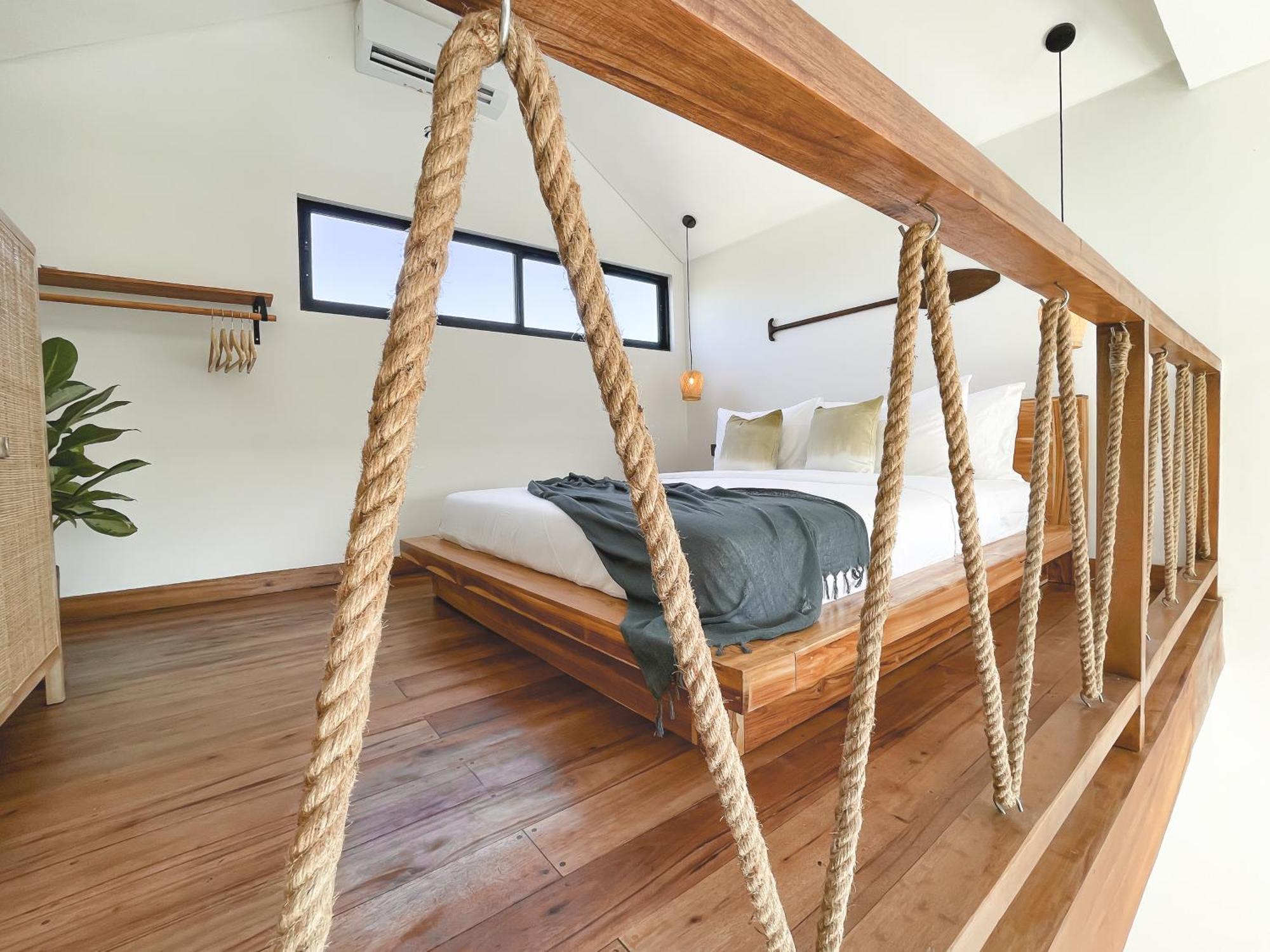 Cari Surf Camp & Studio'S Uluwatu  Bilik gambar